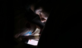 手机关不了机屏幕失灵怎么办 iphone手机关不了机屏幕失灵怎么办