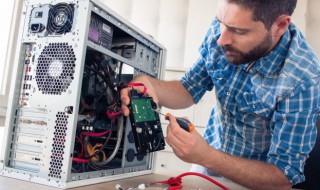 电脑屏幕出现花屏条纹怎么办（电脑屏有花条纹是为啥）