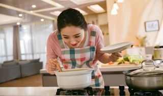 老鸭汤怎样煲才好喝（怎样煲老鸭汤简单又好喝窍门）