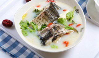 电炖锅煲鲫鱼汤做法（清炖鲫鱼汤的做法大全）