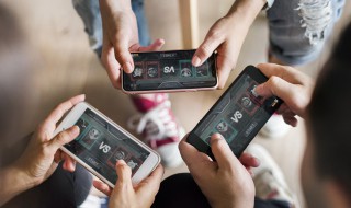 武装突袭怎么拿枪（武装突袭怎么放下枪）