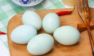 吃咸鸭蛋对人有哪些好处 常吃咸鸭蛋对身体有好处吗