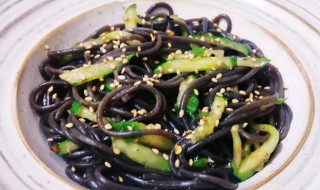 黄瓜凉拌蕨根粉的正宗做法（蕨根粉的凉拌做法大全）