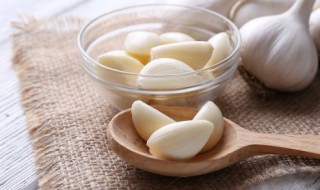 手有蒜味怎么去除（怎样去除手上的蒜味）