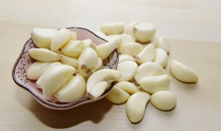 怎么去除手上的蒜味（怎样去除手上的蒜味）