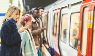 高铁票可以在火车站取吗（高铁票能去火车站取吗）