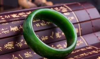 如何鉴别粉饰过的翡翠 玉粉压制的翡翠怎么辨别