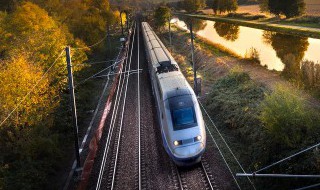 高铁的电是怎么供给 高铁用什么供电