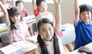 瞅的拼音和组词（靴的拼音和组词）