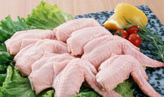 电饭煲做鸡翅的方法（电饭煲焖鸡翅的做法大全窍门）