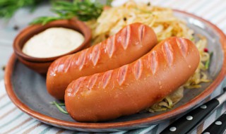 微波炉烤火腿肠的做法（微波炉烤火腿肠的做法视频窍门）