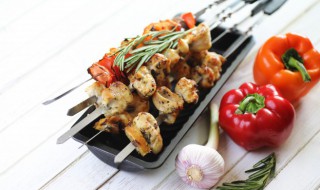猪肉串怎么烤又嫩又好吃 猪肉串怎么烤又嫩又好吃空气炸锅