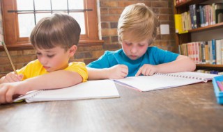 秋千的拼音怎么写（秋千的拼音）