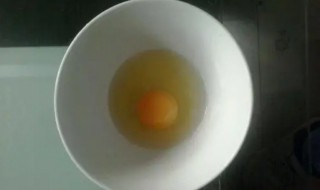 生鸡蛋打碎了可以放微波炉吗（鸡蛋打碎能放微波炉吗）