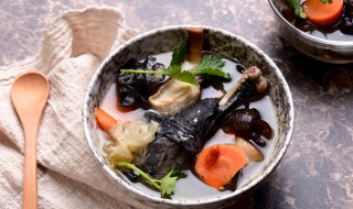 乌鸡煲榴莲可以吗（榴莲能和乌鸡煲汤吗?）