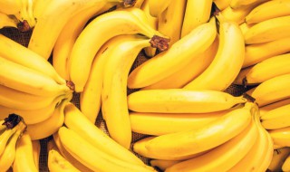拔丝香蕉怎么做既简单又好吃（拔丝香蕉的做法最正宗的做法）