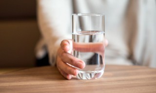 热水不能直接放冰箱吗 热水可以直接放冰箱么