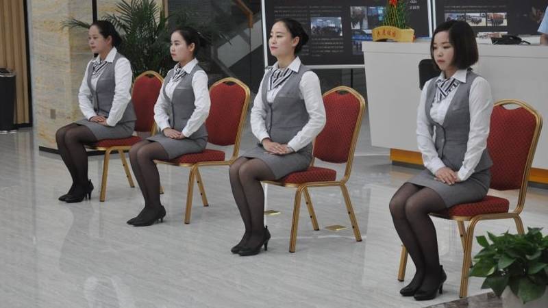 女子坐姿有什么要求 坐姿的基本要求女