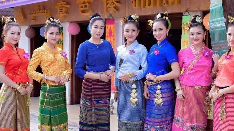 傣族服饰有什么特色佩饰 傣族的民族特色服饰是什么