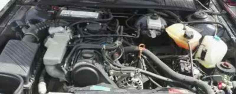 桑塔纳3000发动机号码在哪里