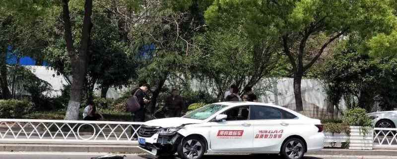 试驾车撞了怎么办谁赔