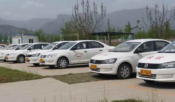 驾校周末上班吗