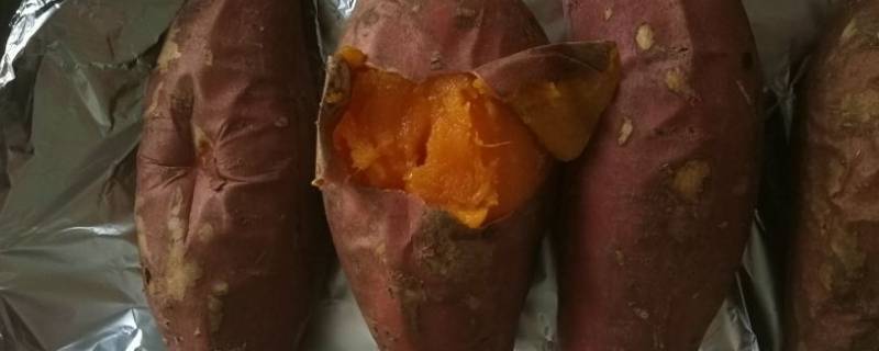 为什么用铝箔纸烤红薯会起火 铝箔纸可以用来烤红薯吗