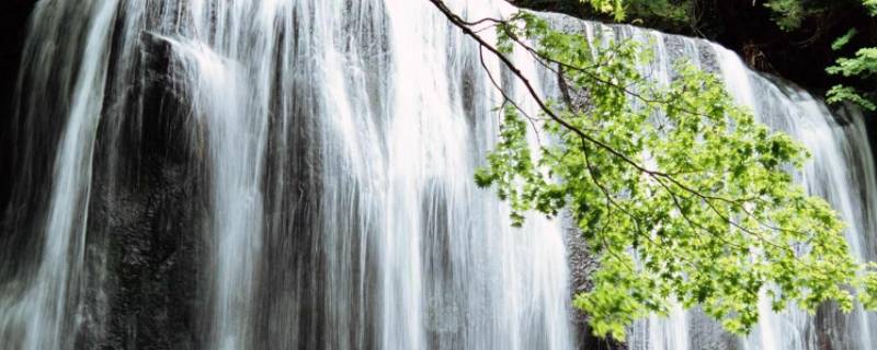 一句话介绍庐山瀑布宣传语 庐山瀑布用一句话介绍