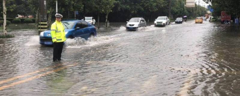 为什么城市下雨就积水 城市为什么一下雨就积水