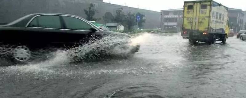 暴雨怎么形成的原因是什么（暴雨是怎么造成的）