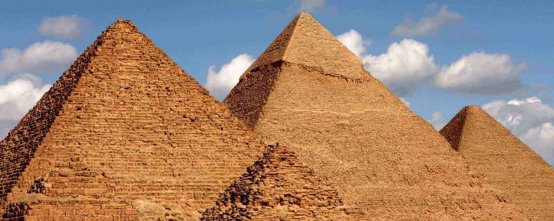 金字塔的简单介绍 金字塔的简单介绍50个字左右
