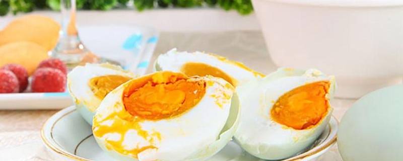 咸鸭蛋的蛋黄为什么会流油 为什么咸鸭蛋的蛋黄会流油而普通蛋黄不会