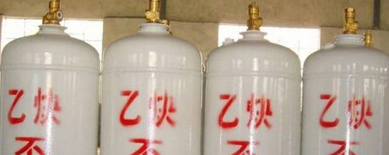 气焊使用的乙炔瓶应该距明火多少米（气焊使用的乙炔瓶应当放置在距明火多少米以外的地方）