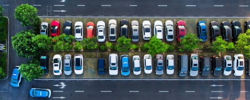 西安过年车放路边贴条吗（西安周末路边停车贴条吗）