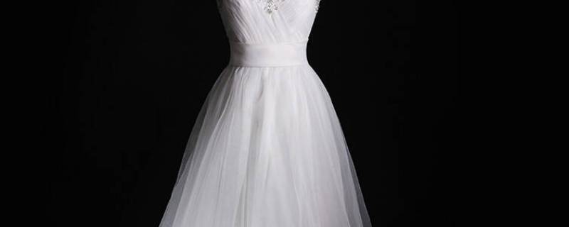 白色婚纱白色礼服配黑色的背景好吗 黑色婚纱和白色礼服