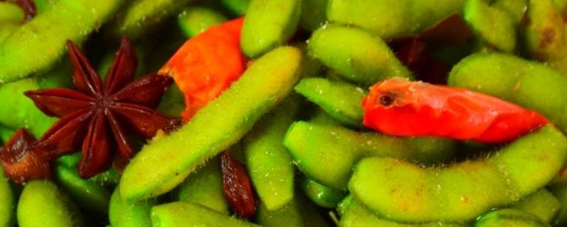 毛豆角怎么煮好吃又是绿色的（煮毛豆角放什么是绿色的）