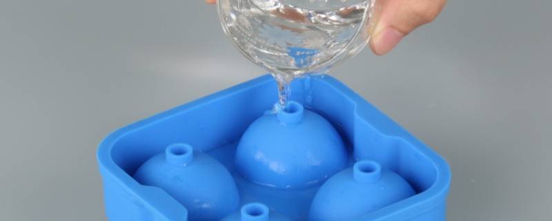 球形冰格怎么注水（球状冰格如何使用说明）