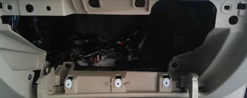 领克01保险盒在哪(领克01座椅下面保险盒图解)