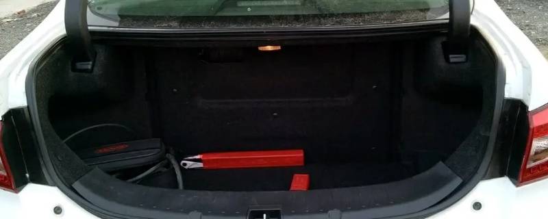 比亚迪秦后备箱怎么开（比亚迪秦后备箱怎么开启）