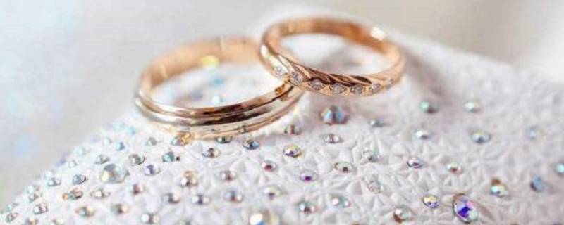 右手无名是指戴戒指什么意思（右手无名指戴戒指什么含义）