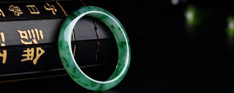 翡翠手镯上有裂纹怎么办 翡翠手镯怎么会有裂纹