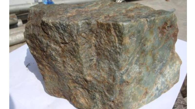 什么是岫岩闪玉和岫岩透闪石白玉(白色岫岩玉好不好)