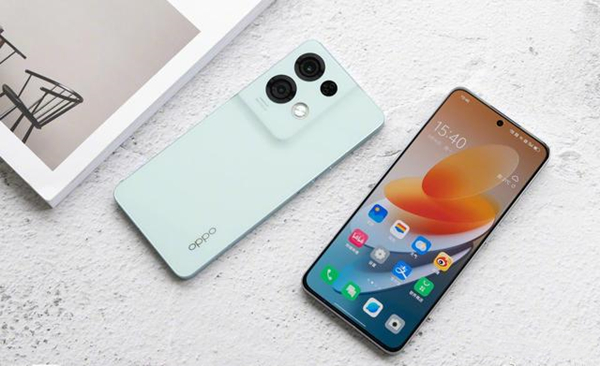 opporeno8是曲面屏吗