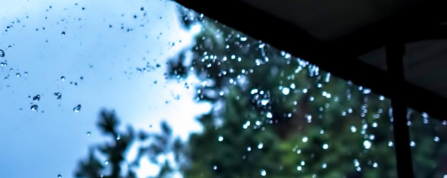 下雨天开窗湿气重还是关窗湿气重（冬天开窗湿气大还是关窗湿气大）