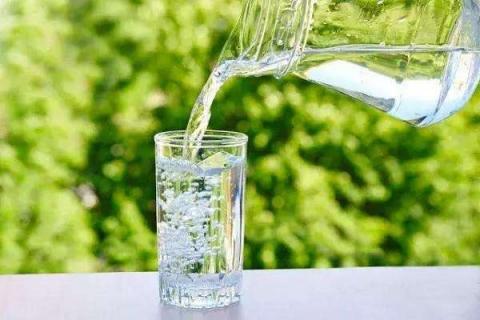 8杯水正确喝水时间表 8杯水正确喝水量