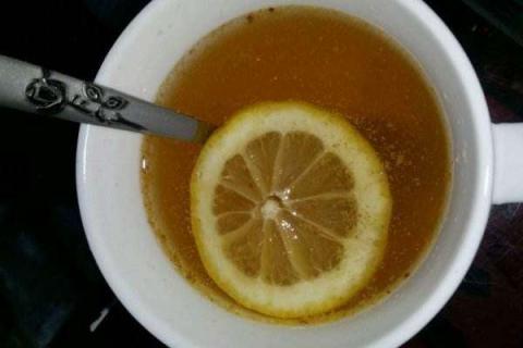蜂蜜柠檬水的正确泡法 能不能用开水泡