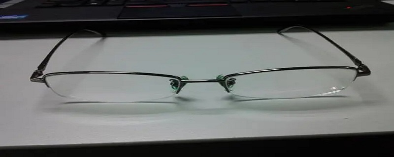 眼镜有铜绿要换镜架吗