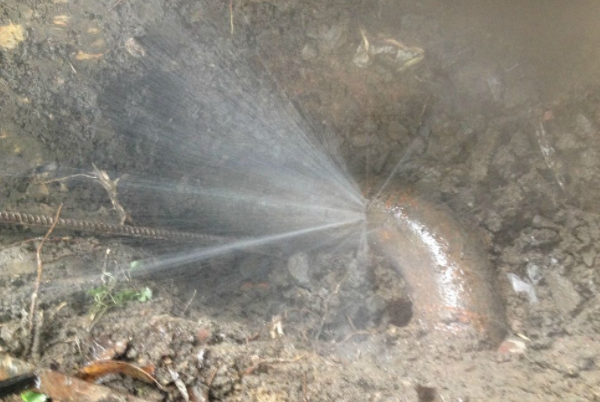 地下水管漏水怎么查（室外地下水管漏水怎么查）