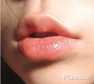 嘴唇干裂是什么原因 嘴唇干是什么病的前兆