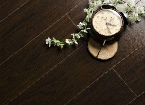 如何选购到优质的大自然实木地板（如何选购到优质的大自然实木地板品牌）